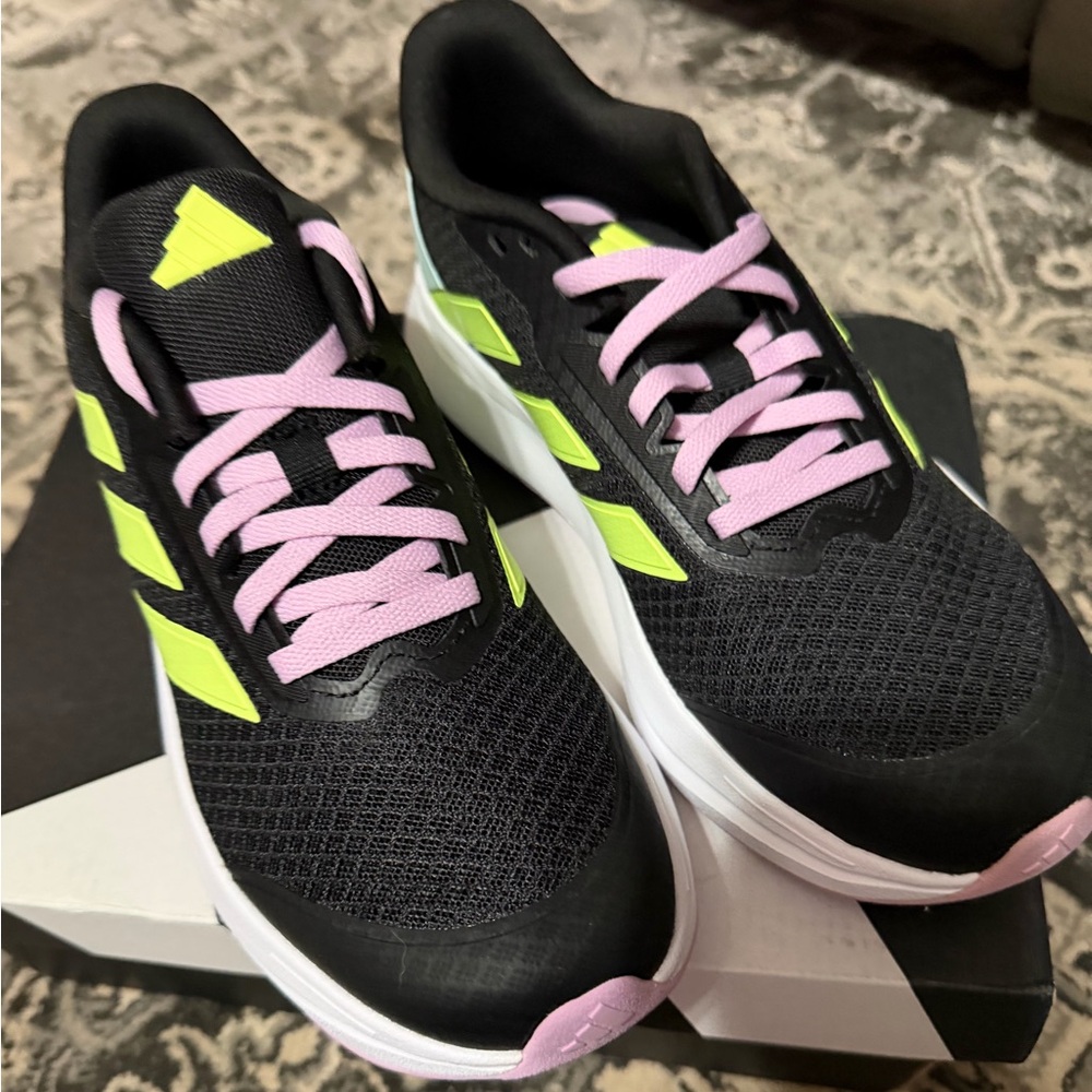 Adidas Youth size 5 Duramo SL